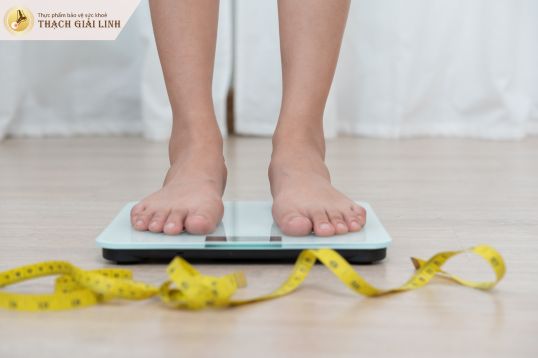 Kiểm soát cân nặng giảm áp lực lên các khớp để giảm đau