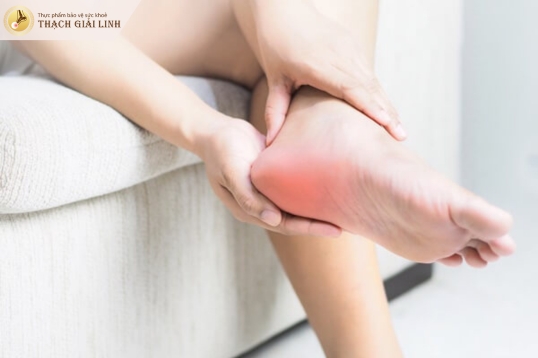 Các triệu chứng gout ở gót chân