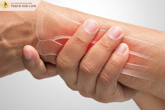 Vị trí khớp thường bị ảnh hưởng là cổ tay