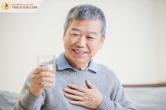 Uống nhiều nước để đào thải acid uric