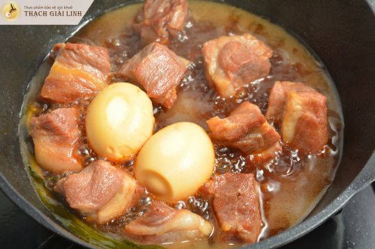 Kho mặn, rim đậm vị tăng gánh nặng cho thận khi tiêu hóa