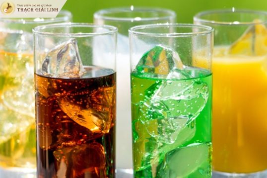 Nước ngọt có gas làm tăng acid uric khiến cơn gout tái phát nhanh hơn